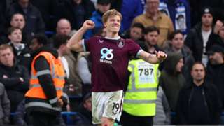 Chelsea 1-1 Burnley: Flemming snatches late draw against 10-man hosts