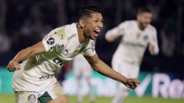 Rony celebrates his second goal for Palmeiras against Cerro Porteno