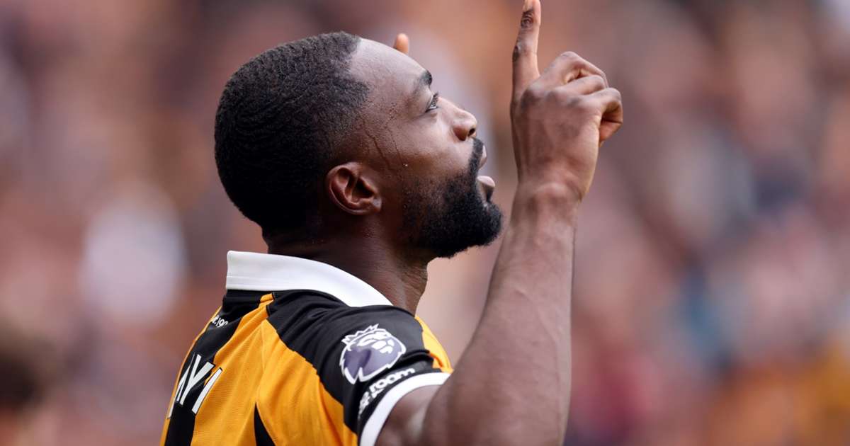 Hull City stun Manchester United 2-0 on Premier League return as Ajayi and Mendy score