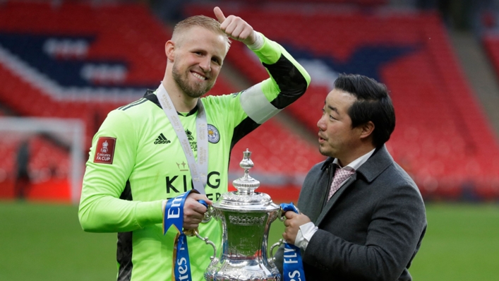 Kasper Schmeichel and Top Srivaddhanaprabha with the FA Cup