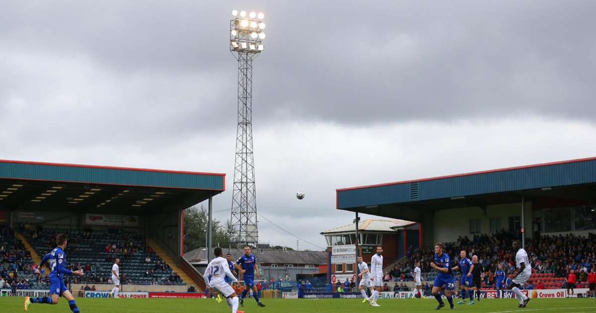 Devante Rodney earns late point for Rochdale