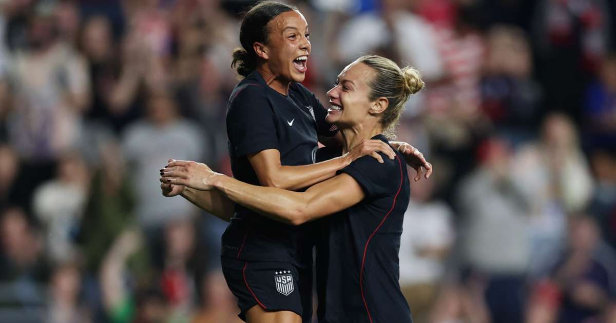 Mallory Swanson celebrates after scoring for United States against Spain