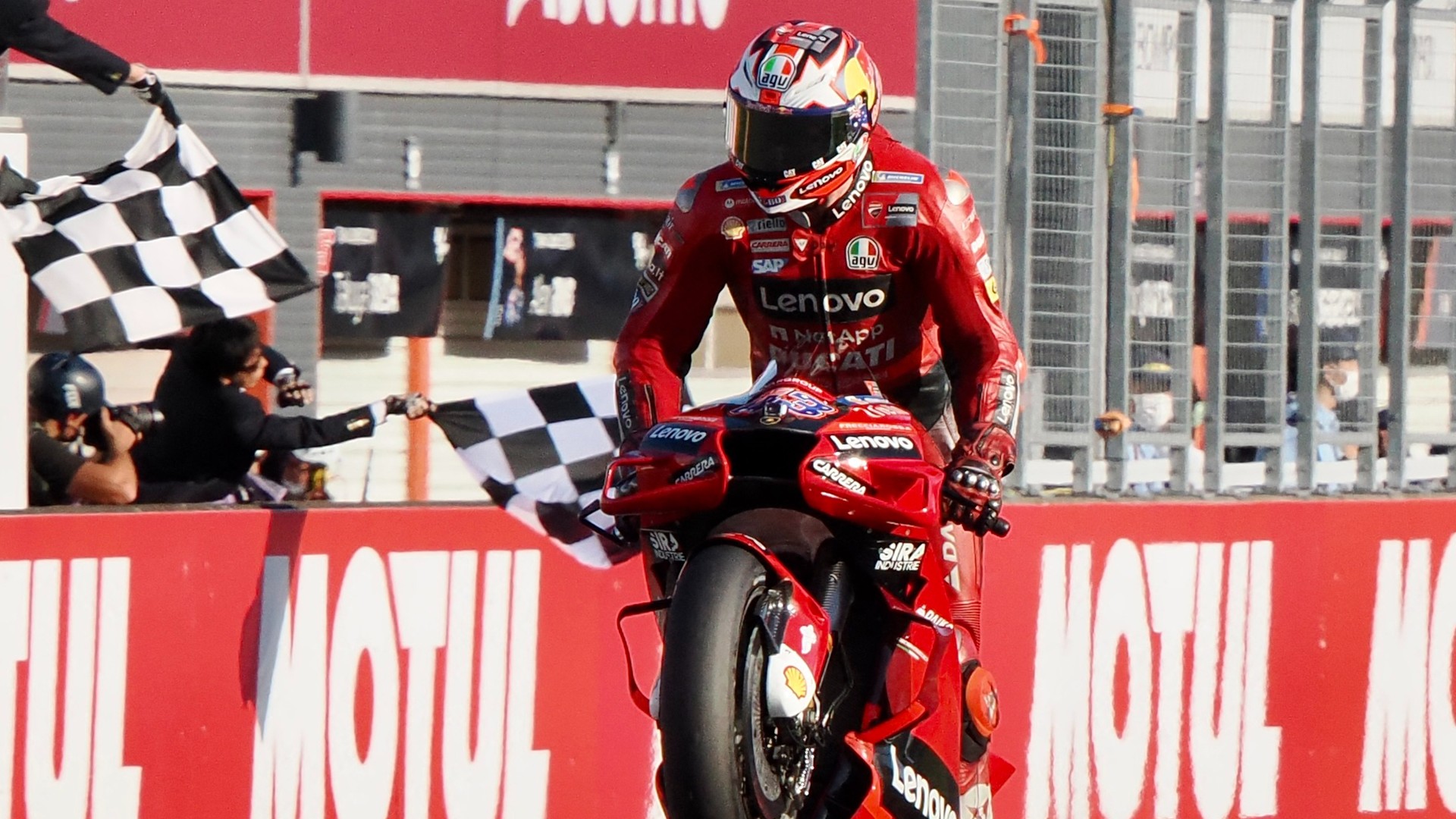 Bagnaia suffers last-gasp crash as Miller storms to victory in Japan
