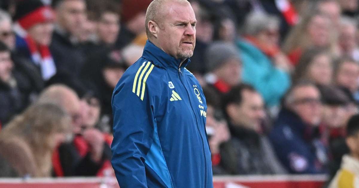 Sean Dyche during a training session