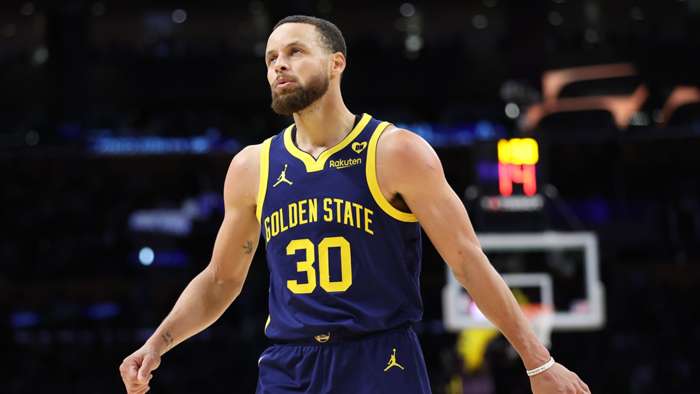 NBA: Curry scores 31 in return as Warriors overcome LeBron's 40 in win