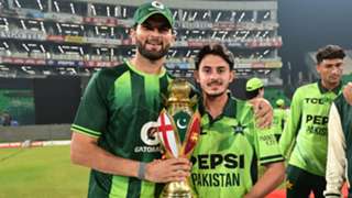 Pakistan defeat Sri Lanka by three wickets to win tri-series