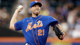 Max Scherzer of the New York Mets pitches during the second inning against the Atlanta Braves