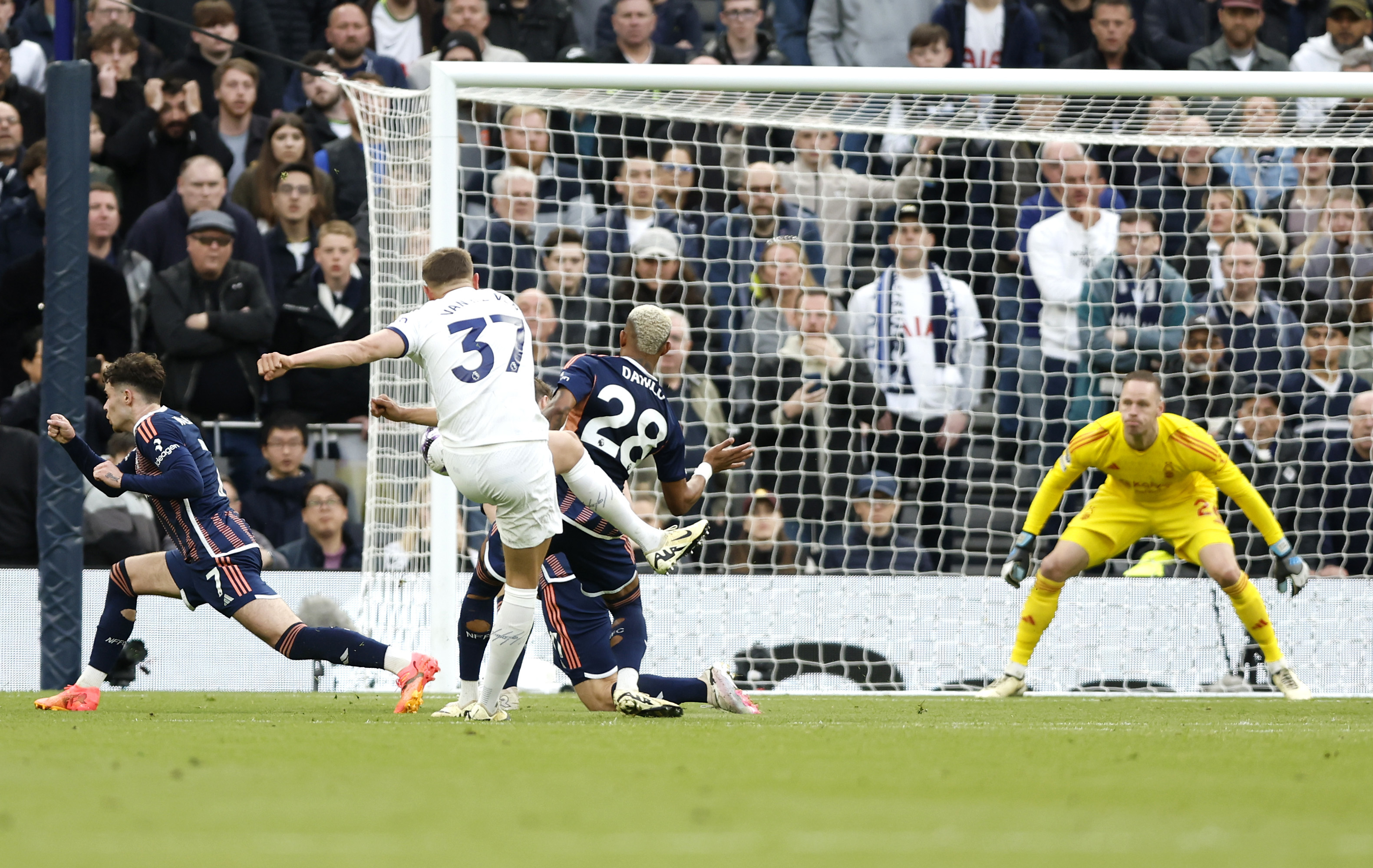 Micky van de Ven fires Spurs ahead
