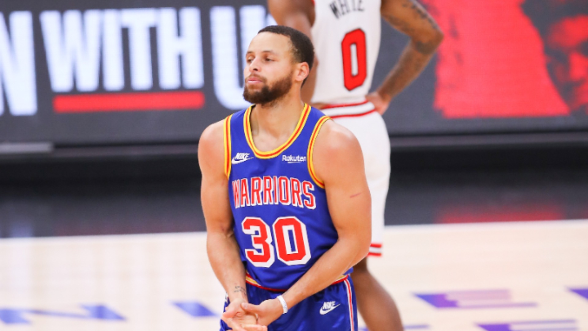 Stephen Curry hurt his hand in a thrashing of the Bulls