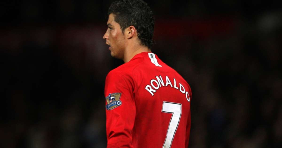 Ronaldo gets iconic number seven shirt back at Man Utd