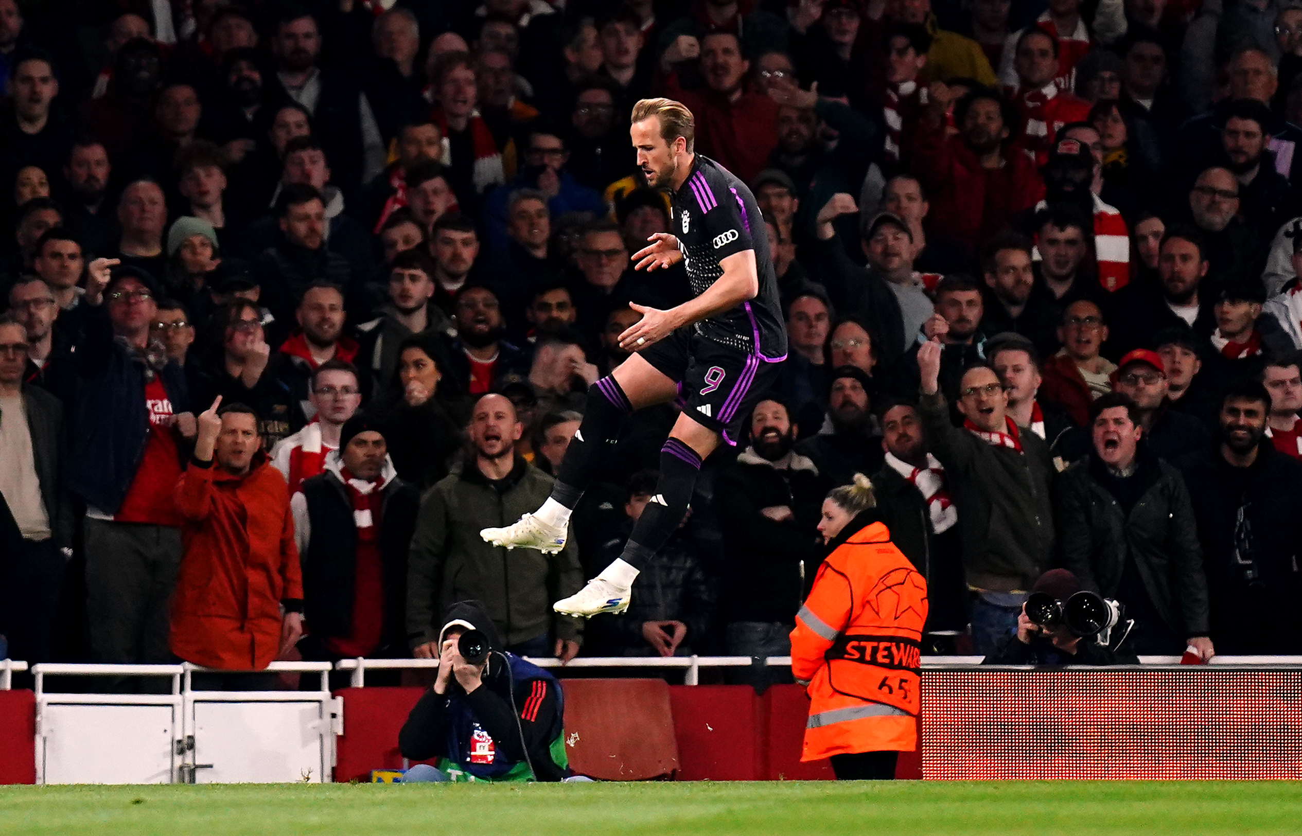 Harry Kane put Bayern Munich ahead at Emirates Stadium