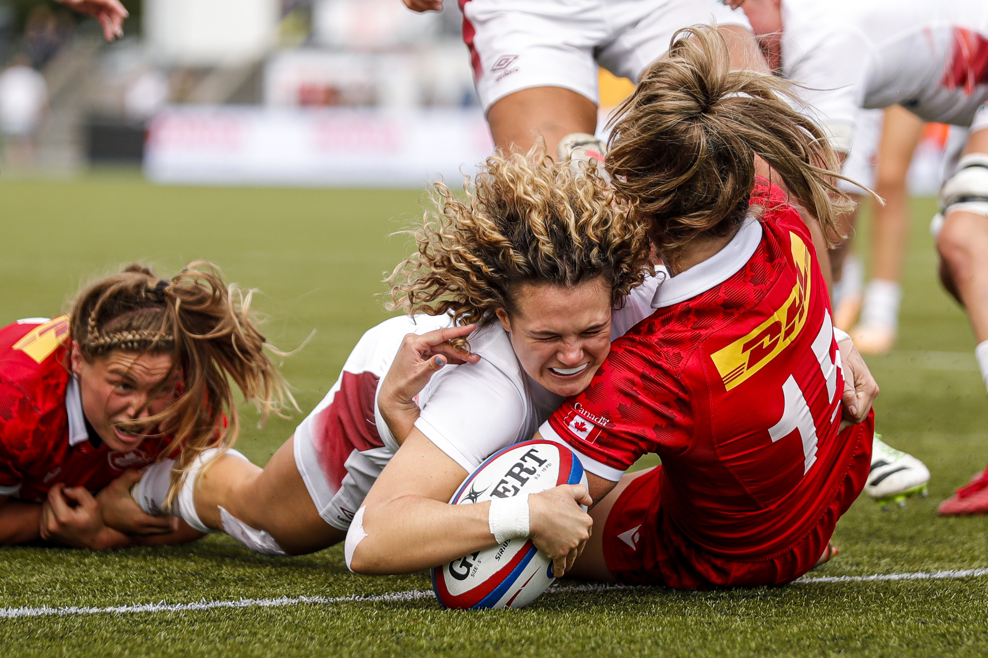 Ellie Kildunne forces her way over the line