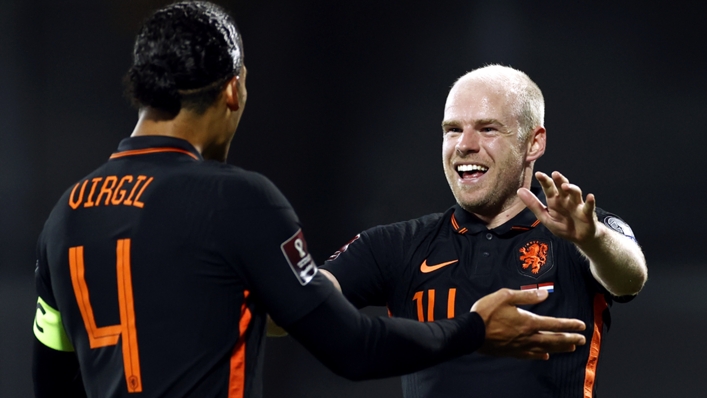 Davy Klaassen (R) celebrates with Netherlands captain Virgil van Dijk