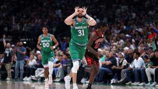 Thompson to join Heat after buyout from Mavericks