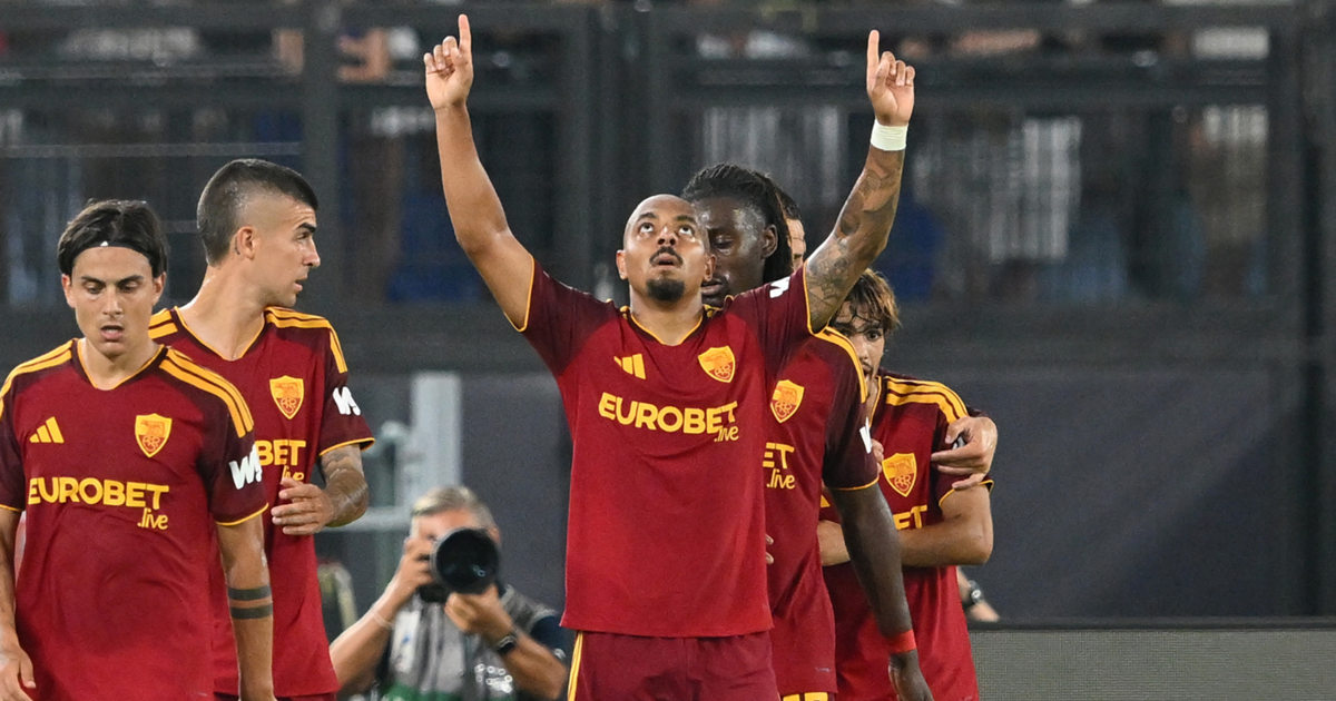 Roma storm to Serie A summit as Donyell Malen fires hat-trick past Fiorentina