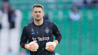 Man Utd back-up goalkeeper Heaton pens one-year contract extension