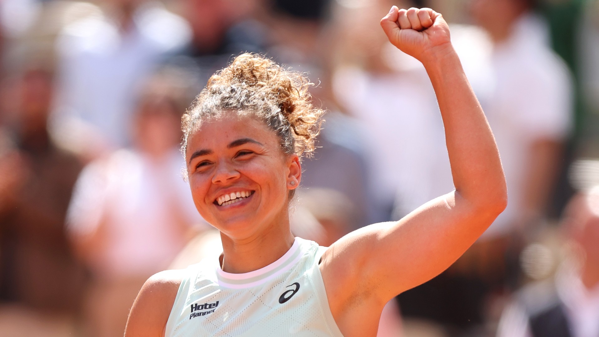 Paolini stuns Rybakina to reach first grand slam semi-final