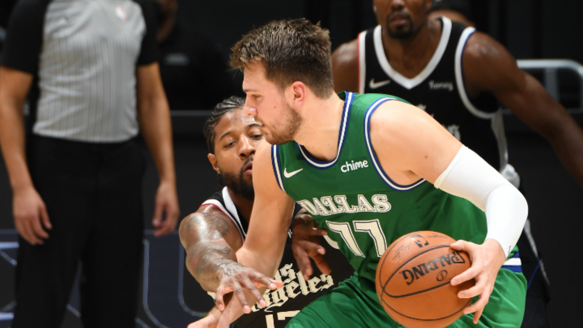 Doncic dismantles Kawhi-less Clippers in record-breaking first half