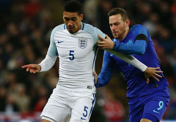 chrissmalling-cropped_hgb127zp320f19hga0marx8fe.jpg