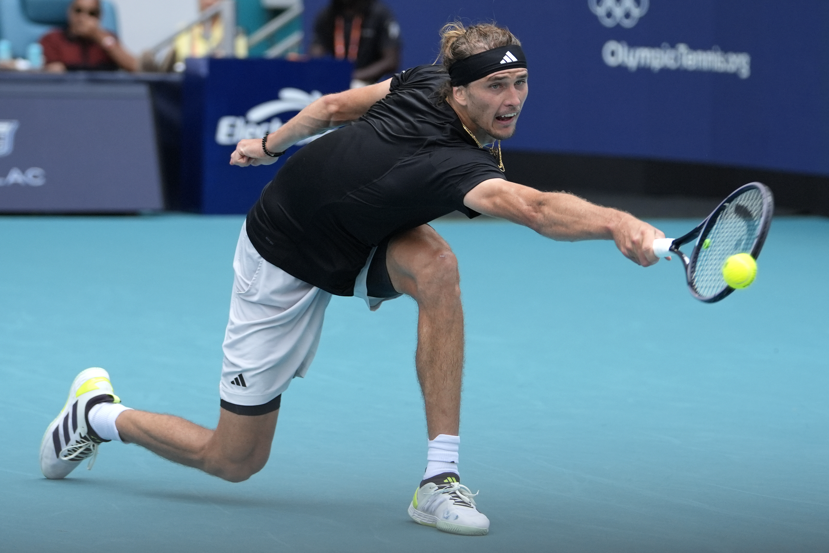 Grigor Dimitrov dumps Carlos Alcaraz out of Miami Open