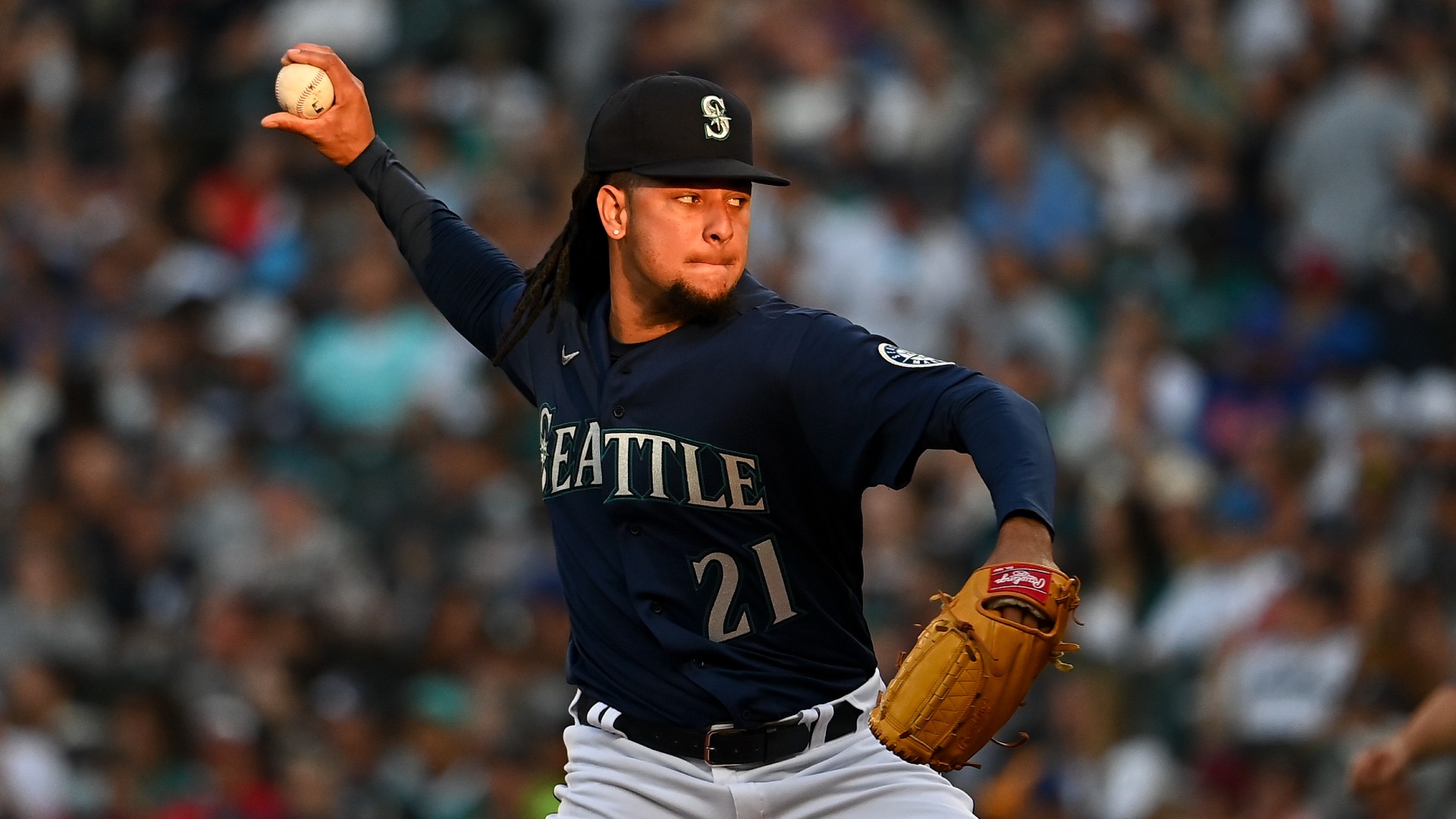 Luis Castillo starred in his home debut