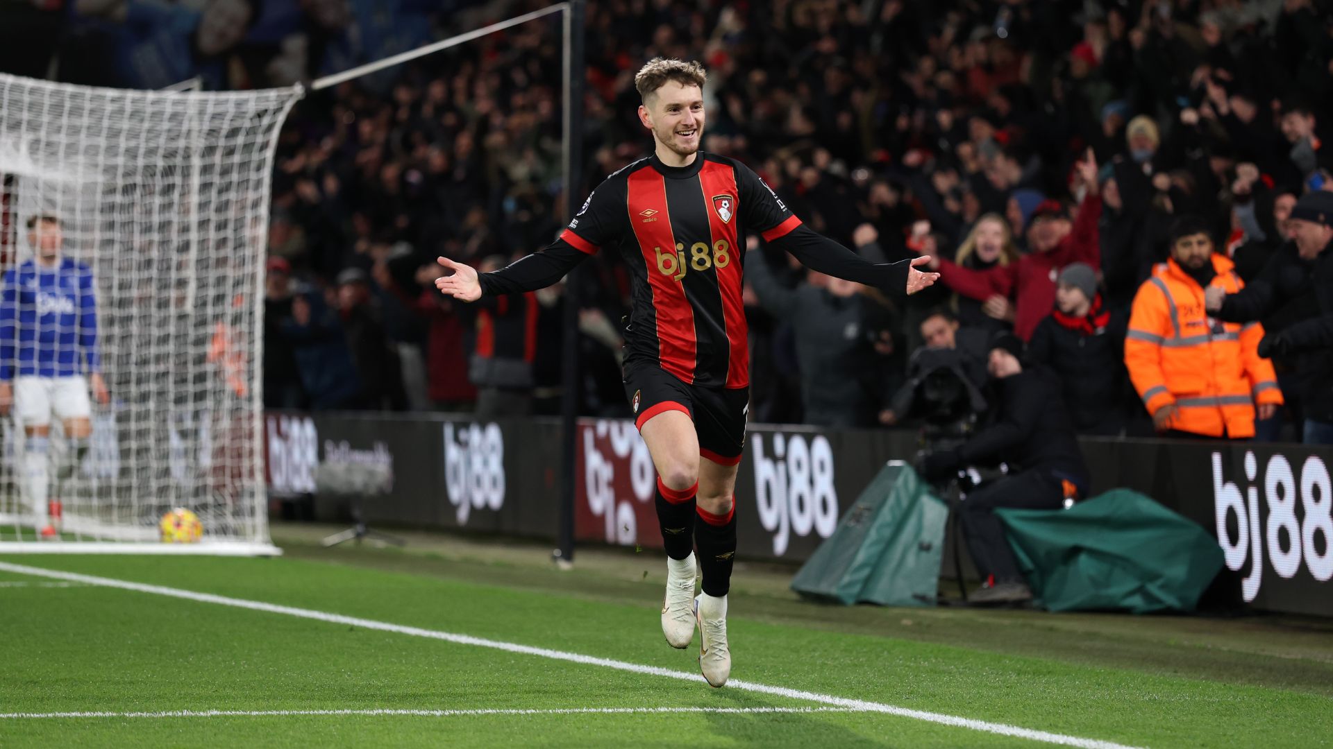 Bournemouth 1-0 Everton: Brooks beauty extends unbeaten run to club-record eight games