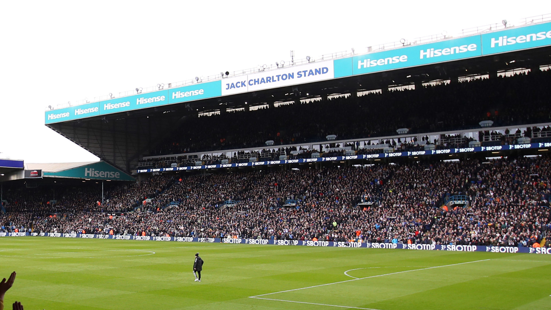 Leeds United close Elland Road after security threat