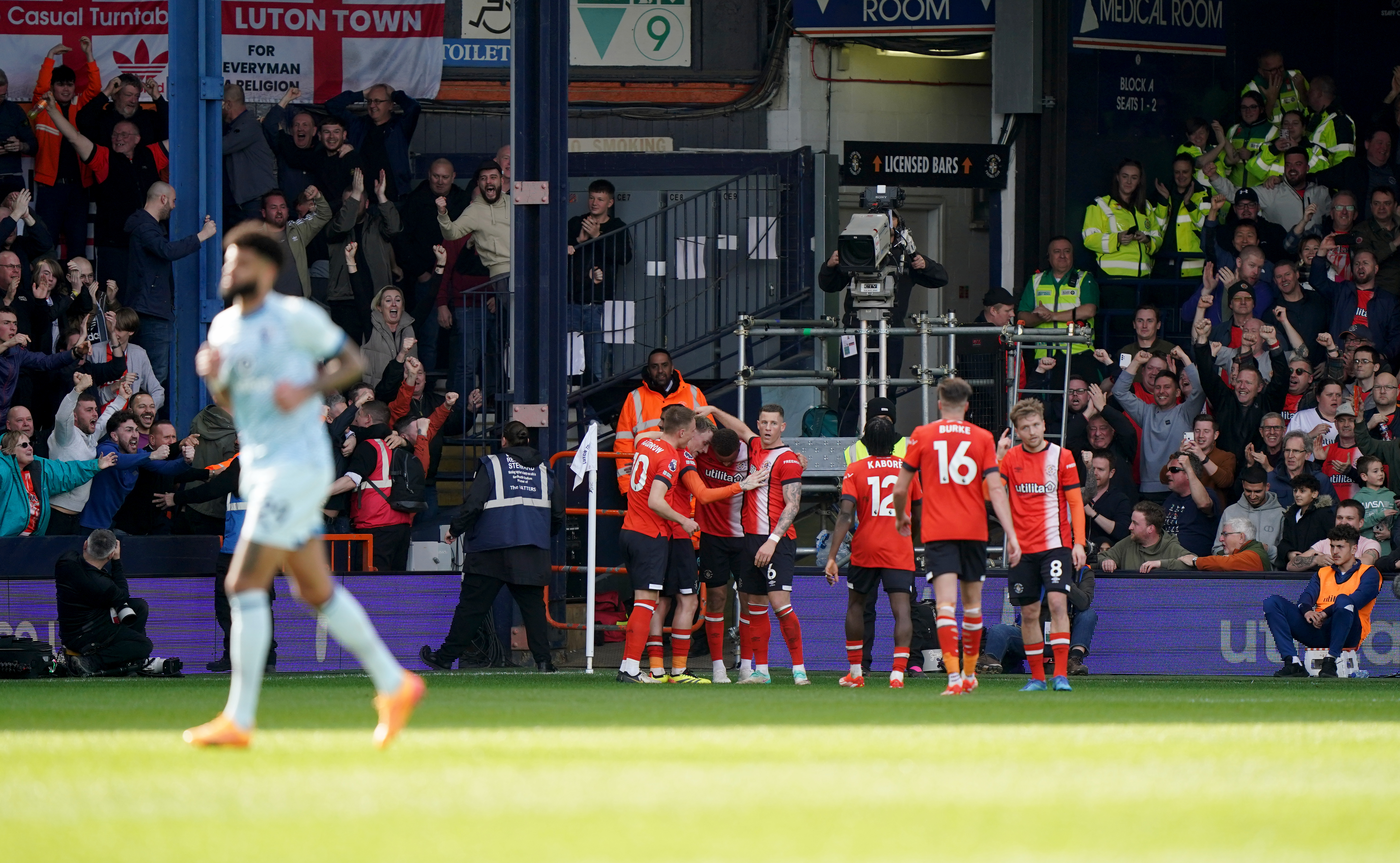 Carlton Morris nets late winner as Luton comeback boosts survival hopes