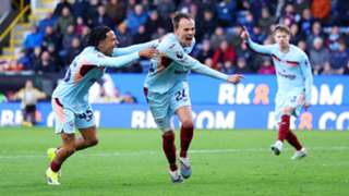 Burnley 3-4 Brentford: Damsgaard breaks hosts' hearts with stoppage-time winner
