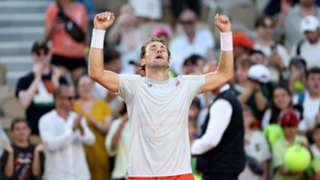 French Open: Ruud survives fitness scare to beat Safiullin, Shelton through in straight sets