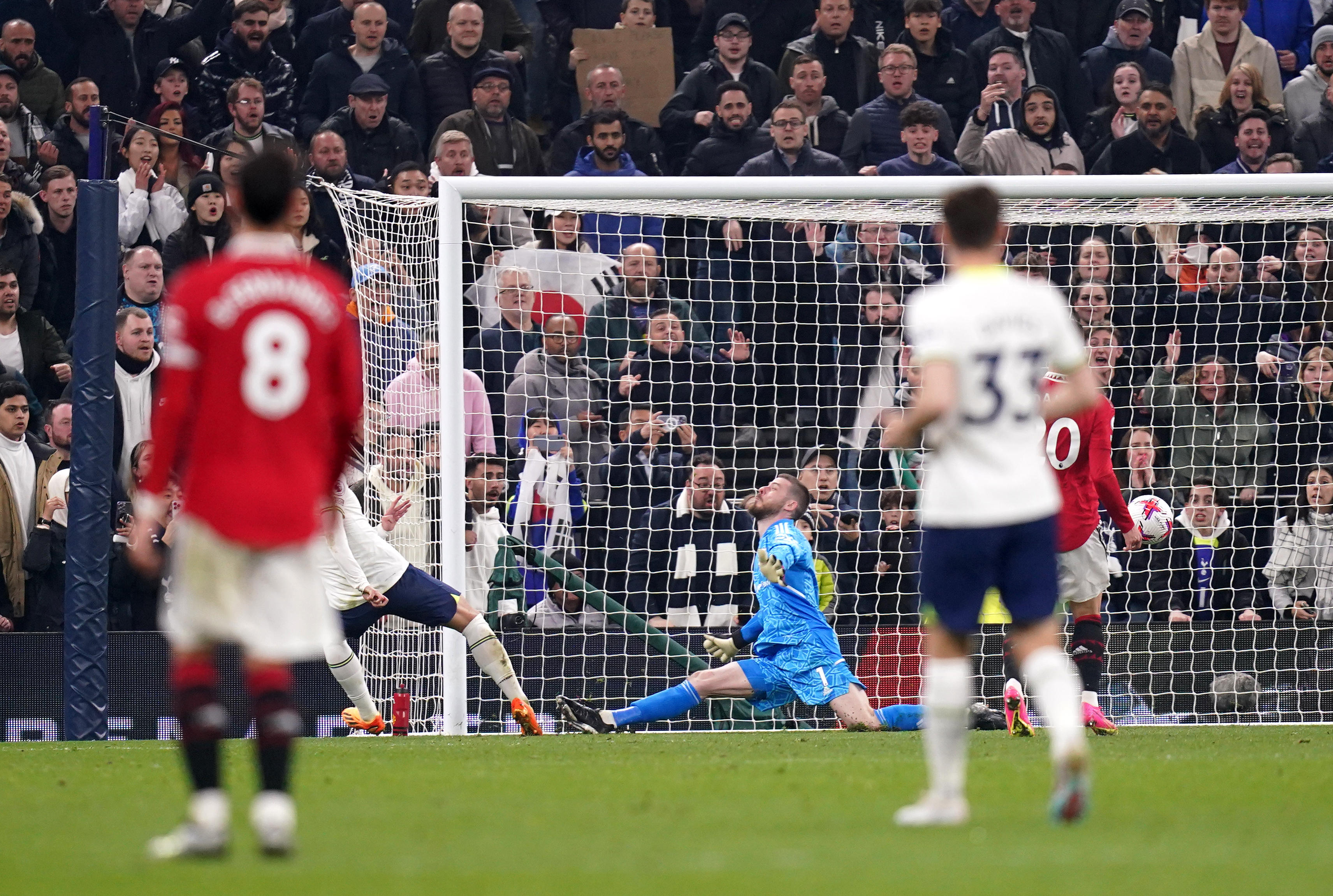 Son Heung-min scores Tottenham's equaliser