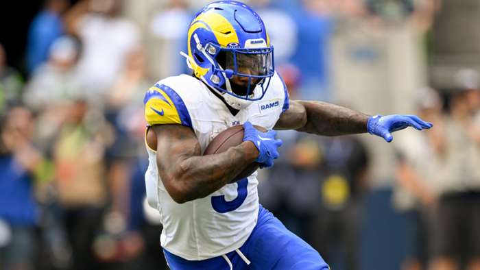 Vikings acquire running back Akers from Rams