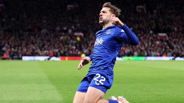 Manchester United 0-1 Everton: Dewsbury-Hall stunner helps visitors overcome Gueye sending-off