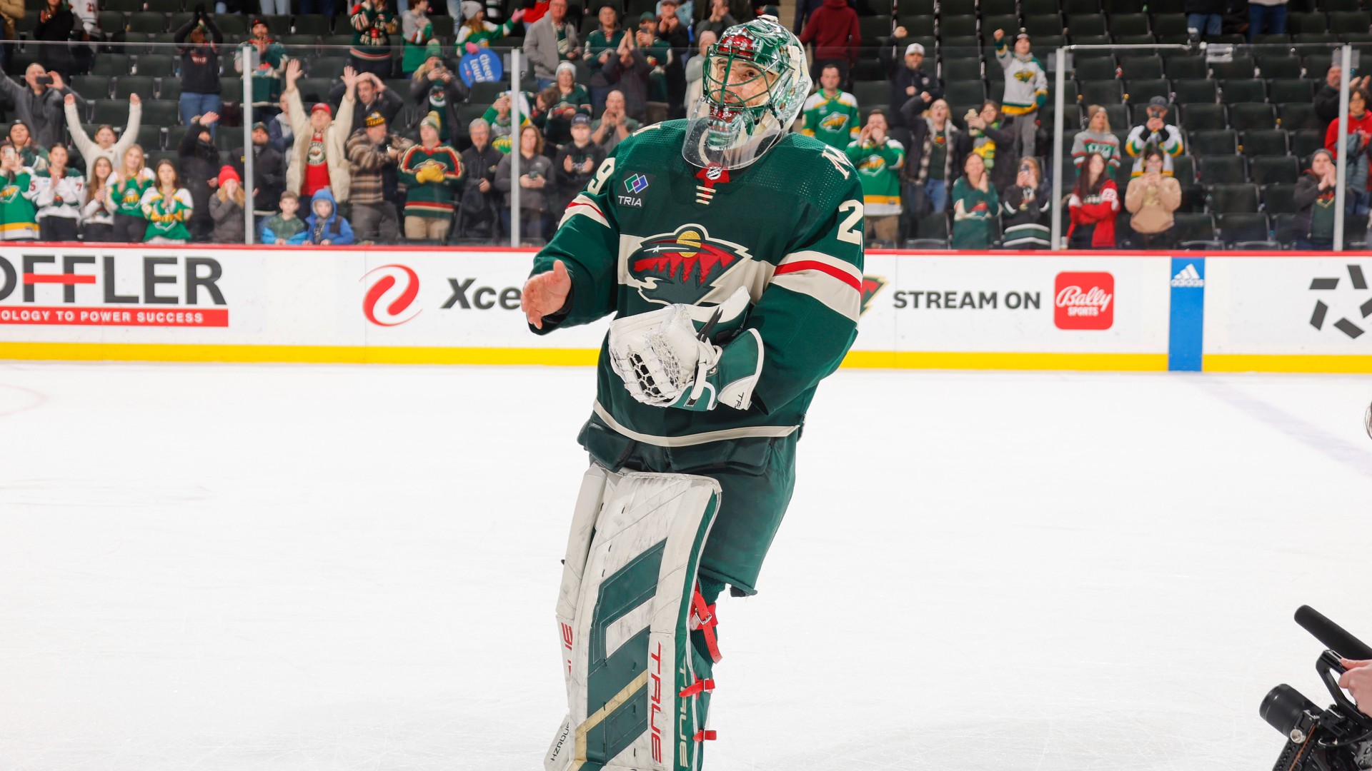 NHL: Fleury moves past Roy with 552nd win