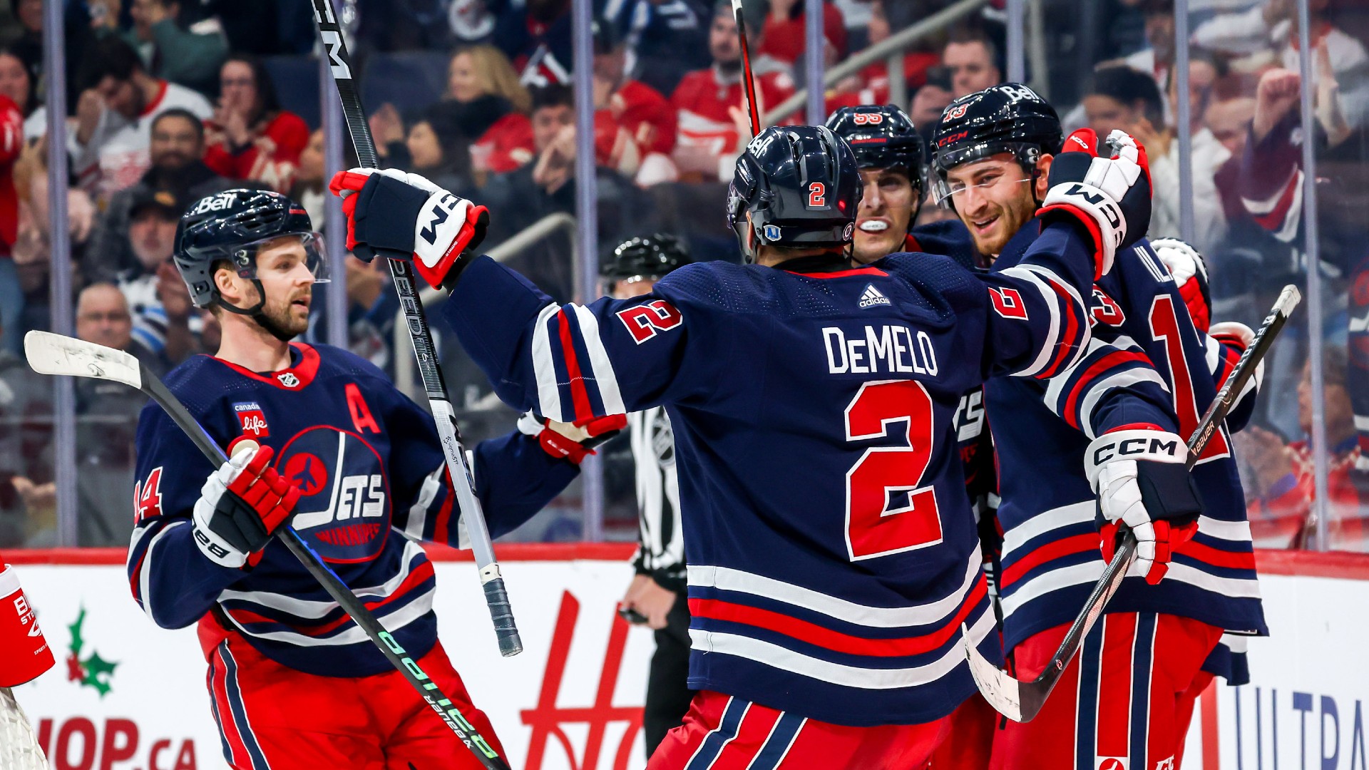 NHL: Jets beat Red Wings to move atop Central Division