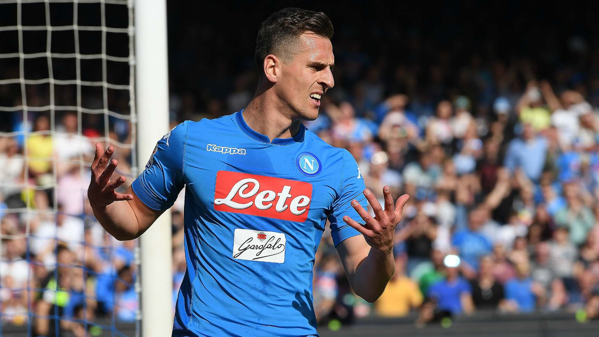 Last-gasp Napoli keep title ambitions alive