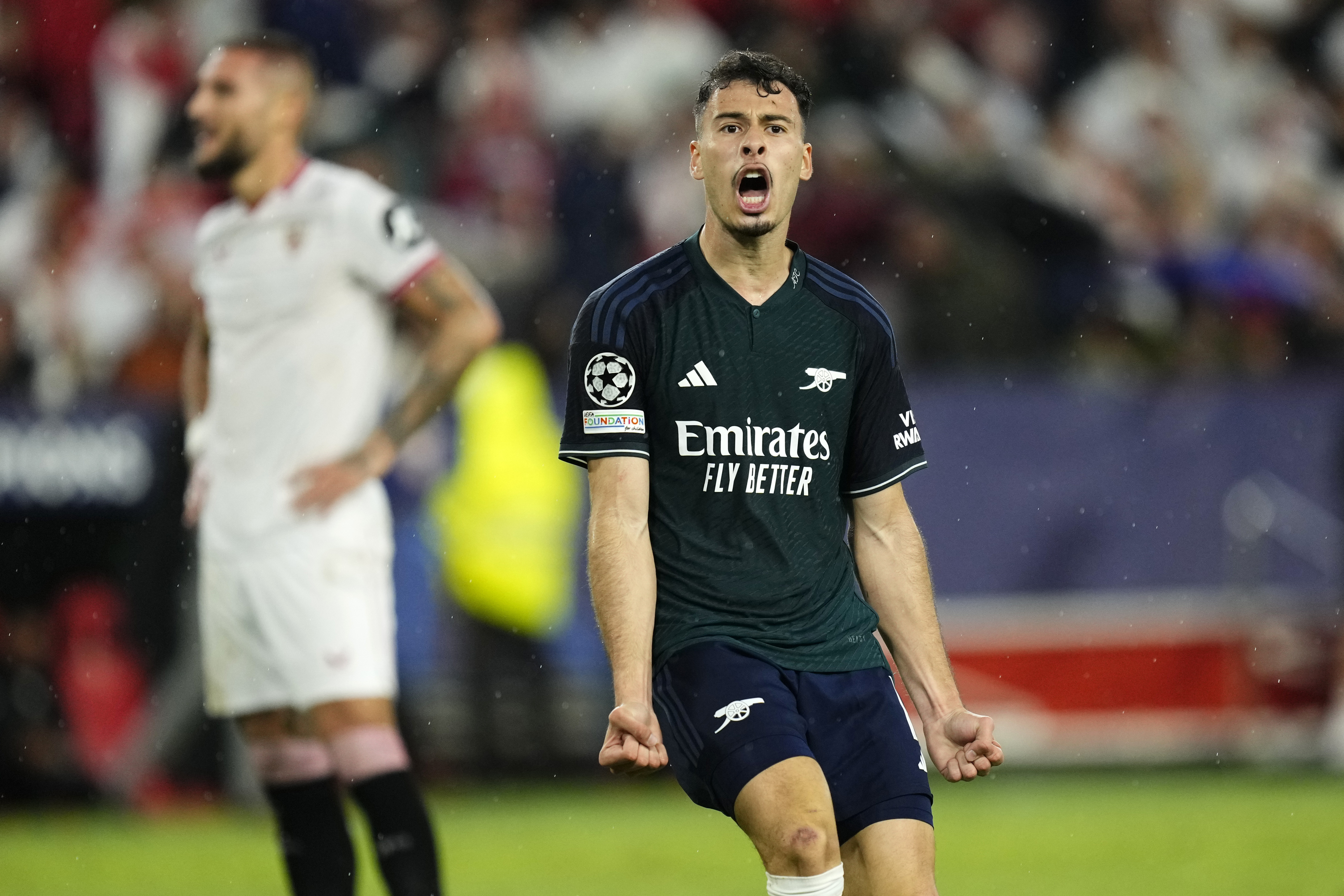 Gabriel Martinelli scored the opener as Arsenal won 2-1 in Sevilla