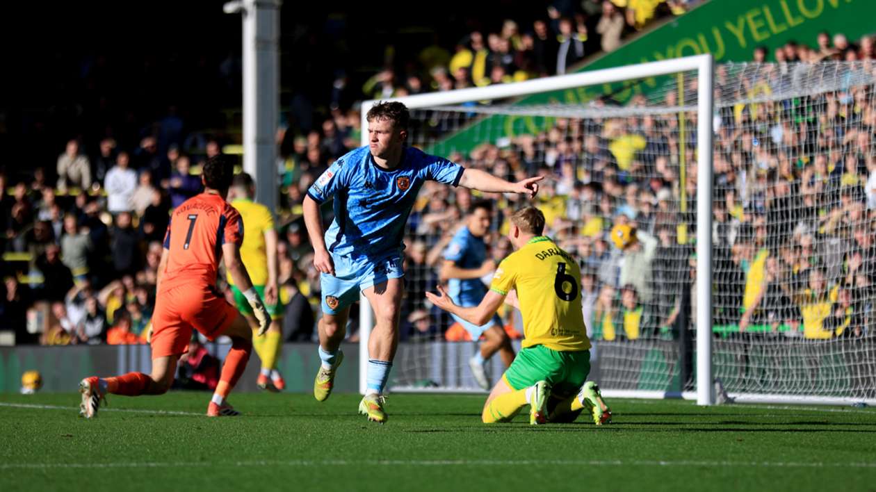 Norwich support turn on Manning as high-flying Hull head into play-off race