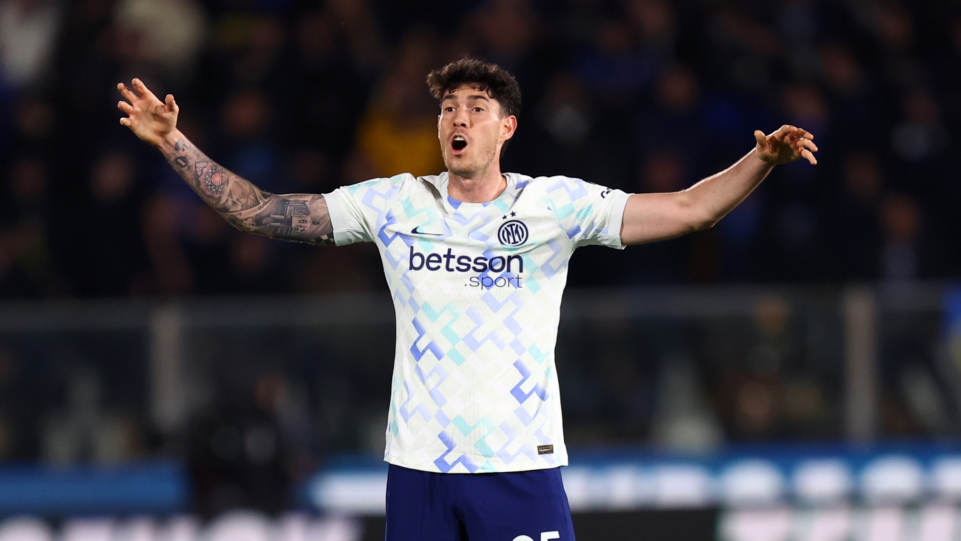 Barcelona ‘know the phone numbers’ if they want Bastoni, says Inter chief