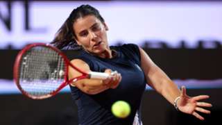 Navarro stuns Jovic with hard-fought victory in Strasbourg last 16