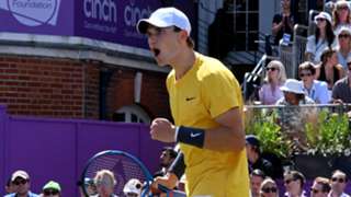Defending champion Alcaraz stunned by Draper at Queen's