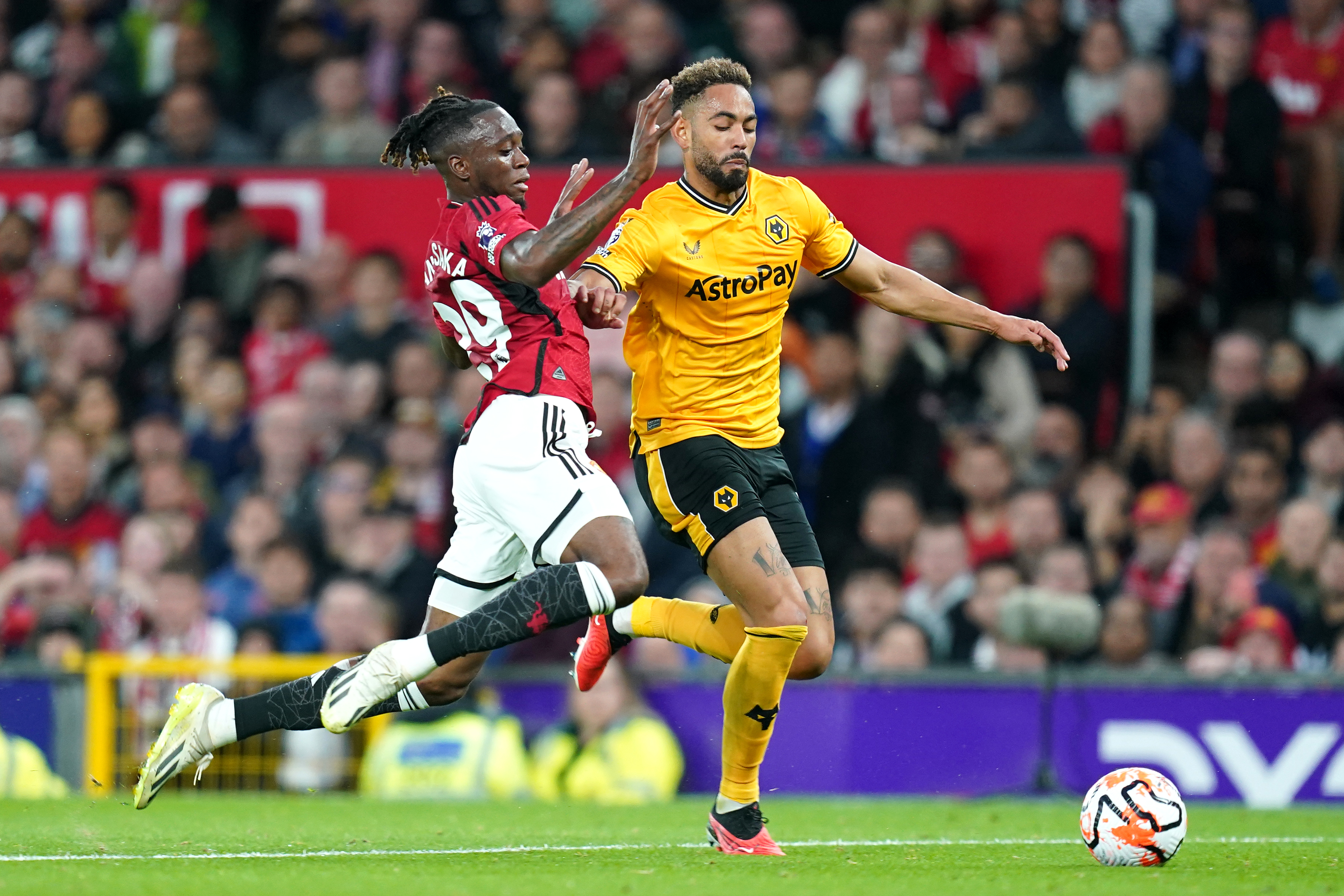 Raphael Varane header earns Manchester United opening victory over Wolves