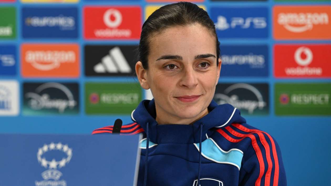 Arsenal must be wary of Benfica's 'psychological presence', says Slegers