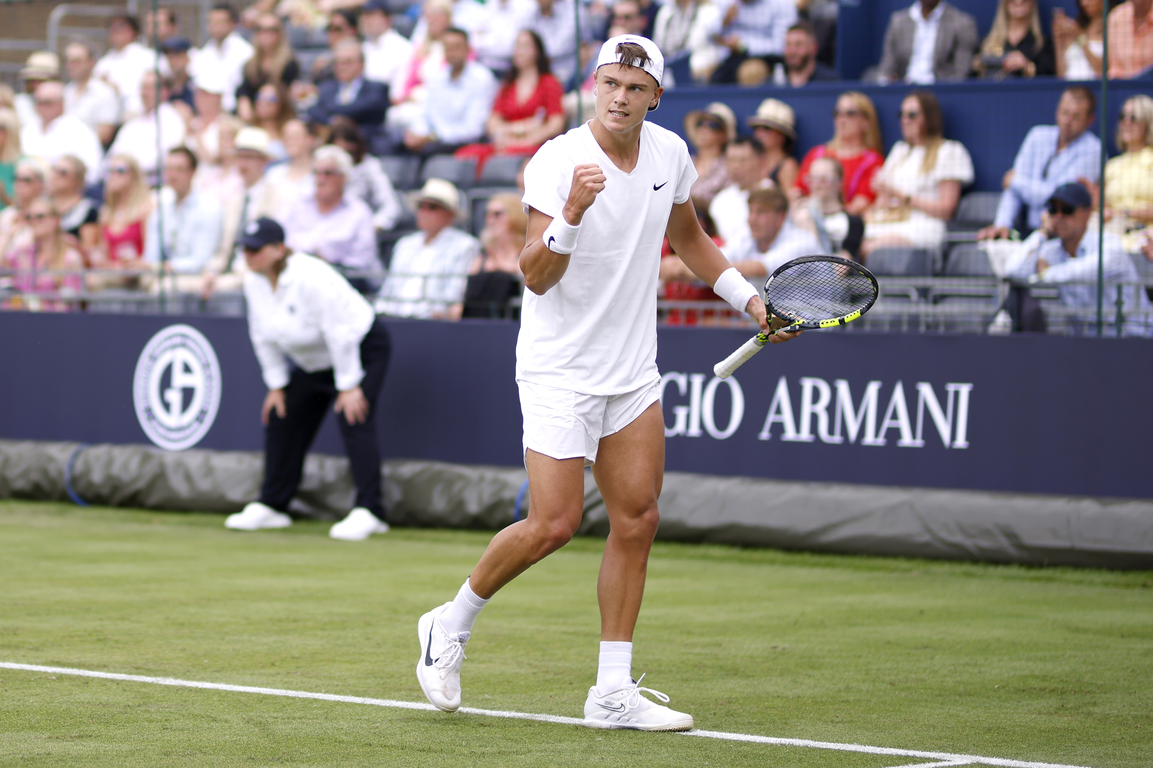 Holger Rune recorded a straight-sets victory