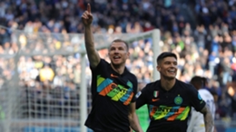 Edin Dzeko celebrates his goal for Inter against Hellas Verona