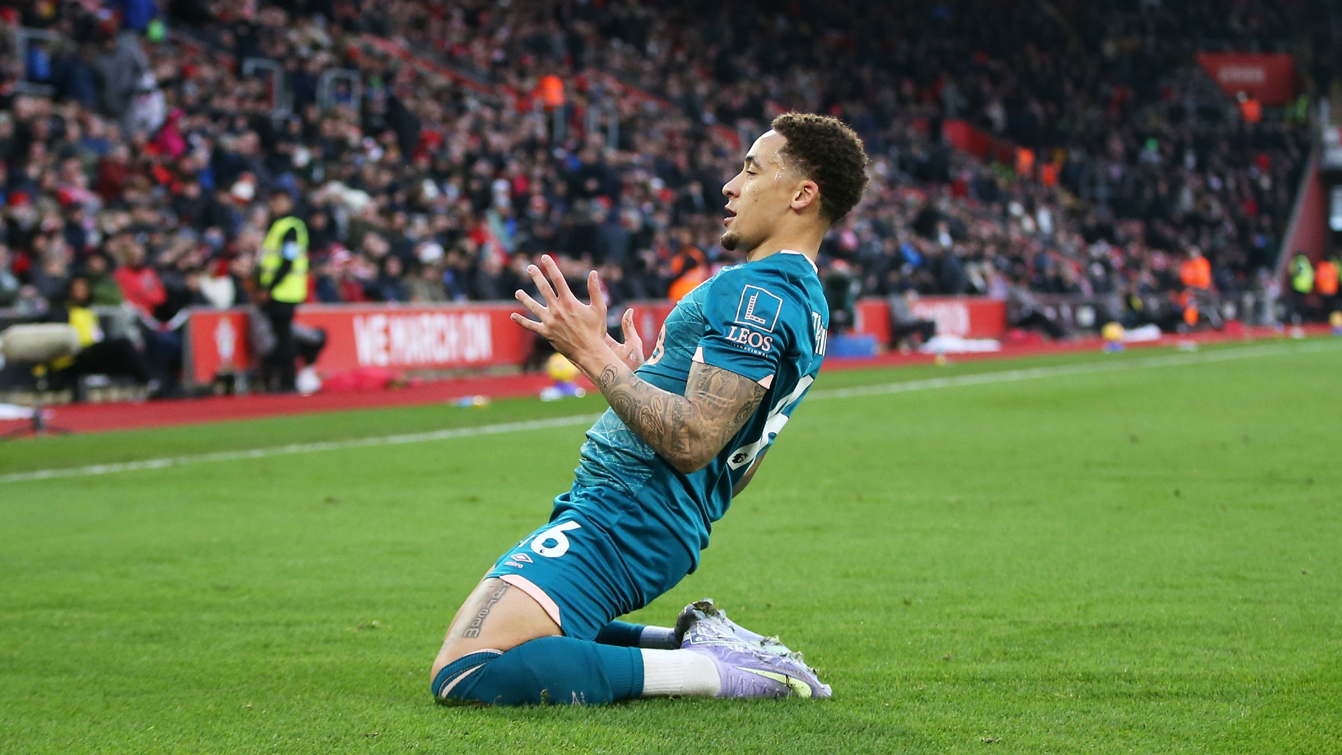 Southampton 1-3 Bournemouth: Visitors continue Champions League push