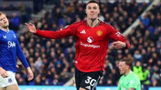 Neville and Carragher back Man Utd for 'virtually guaranteed' Champions League spot