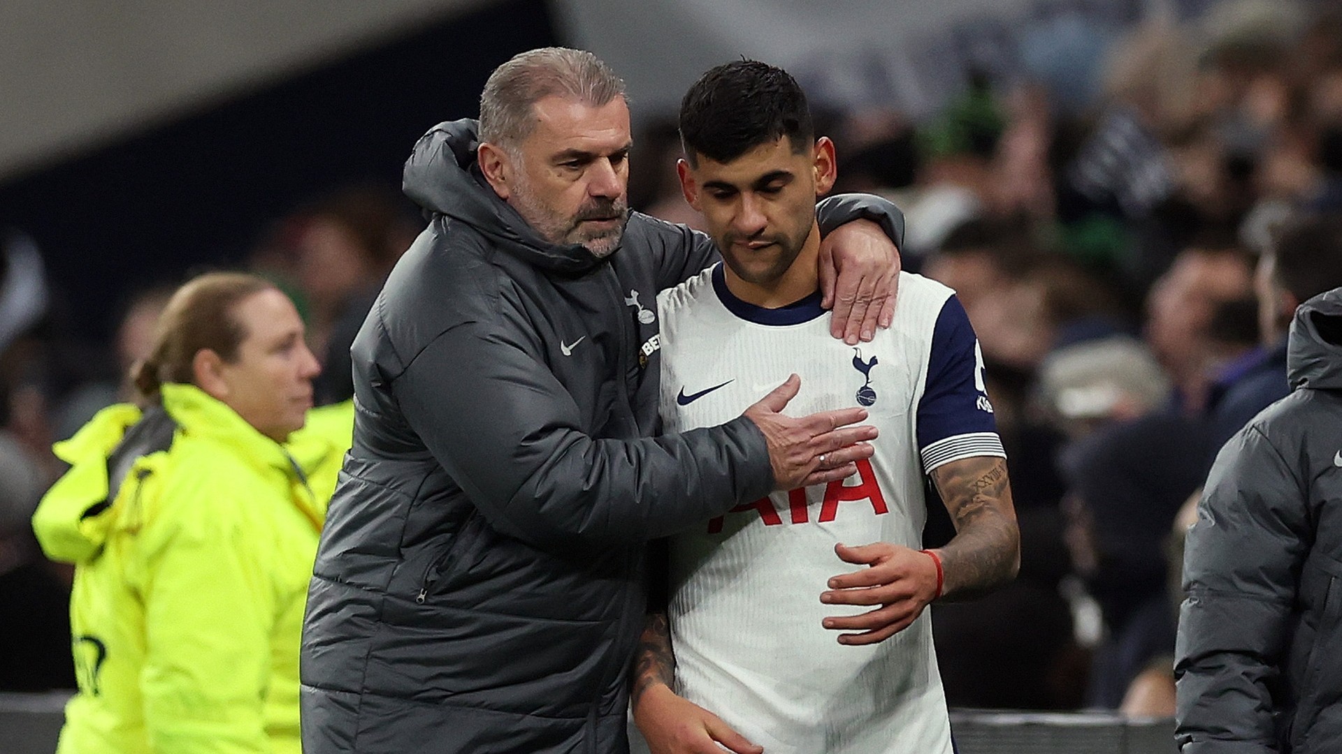 Romero backs 'great coach' Postecoglou despite recent run