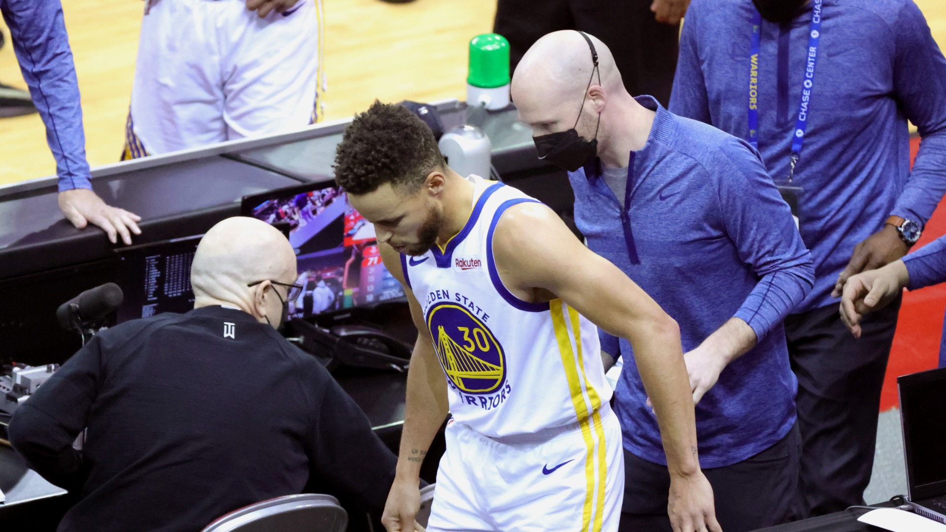 Kerr expects swift Curry recovery after 'scary' incident in Warriors win at Rockets