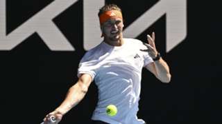 Zverev eases through in Acapulco as Wu upsets Ruud